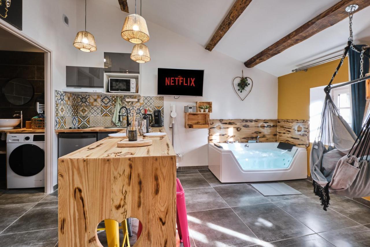 Place Carnot - Studio Tout Equipe Avec Jacuzzi Proche Toutes Commodites Carcassonne Zewnętrze zdjęcie