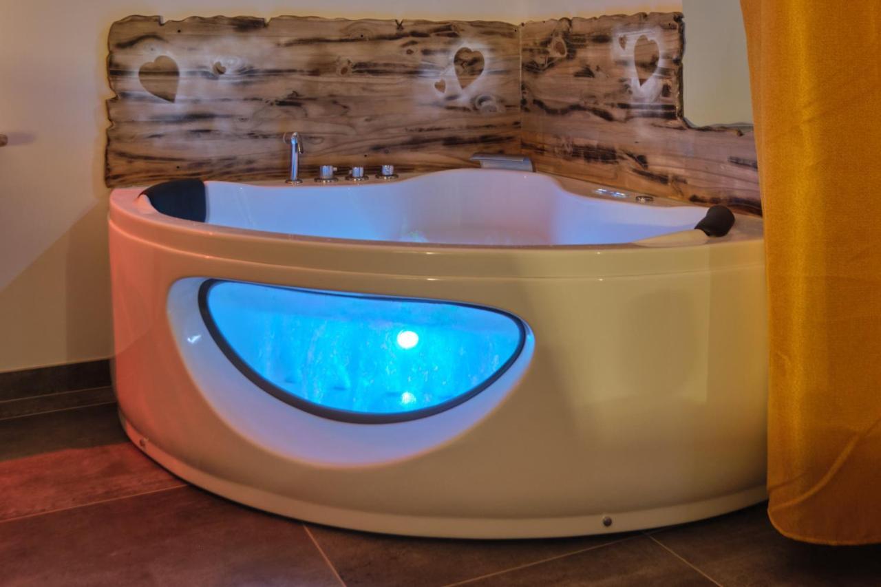 Place Carnot - Studio Tout Equipe Avec Jacuzzi Proche Toutes Commodites Carcassonne Zewnętrze zdjęcie